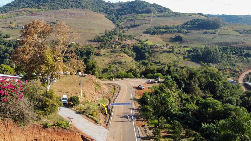 Asfalto deve transformar o Vale Aurora e permitir investimentos de novos negócios naquela região - Foto: Grégori Bertó/Secom/Divulgação