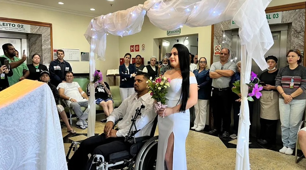 Casal celebra união no Hospital Divina Providência. Crédito: Divulgação/Hospital Divina Providência