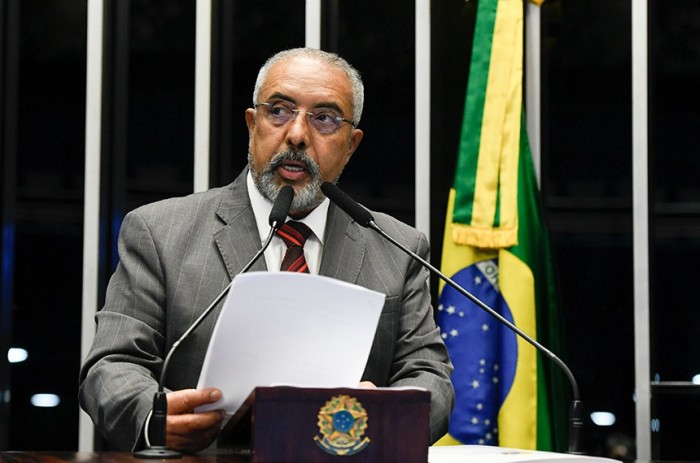 Senador ressaltou que, no Brasil, as mulheres recebem, em média, 70% do salário dos homens - Foto: Jefferson Rudy/Agência Senado