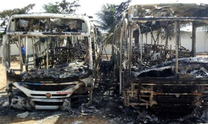Ônibus incendiados em ataques criminosos em Natal (RN), em março deste ano - (Foto: Divulgação/Seturn)