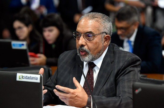 Paulo Paim elogiou o destaque da cidade mineira na produção do azeite - Foto: Roque de Sá/Agência Senado
