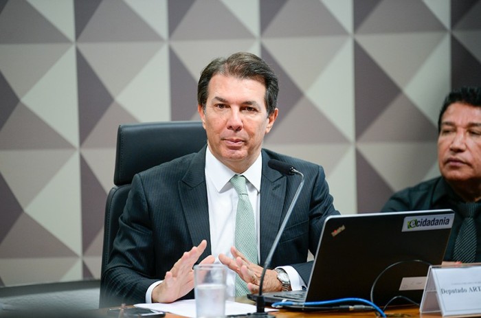 Presidente da comissão, Arthur Maia se reuniu com Alexandre de Moraes - Foto: Pedro França/Agência Senado