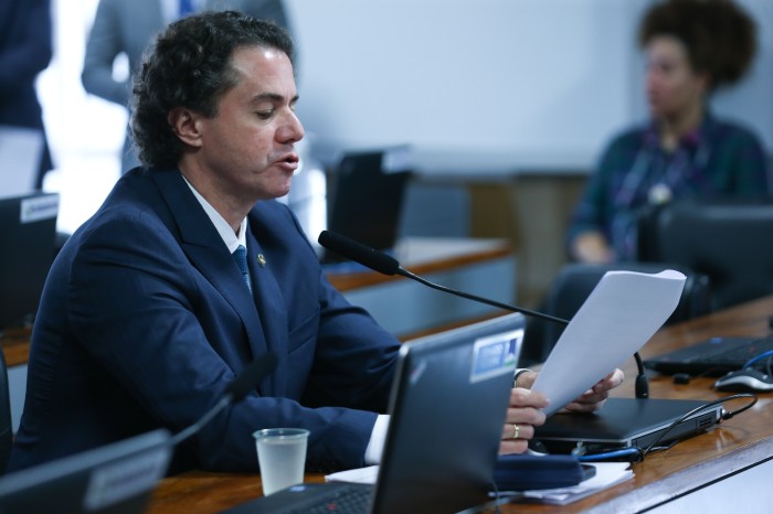 Relatório sobre indicação de Zanin ao STF é lido no Senado