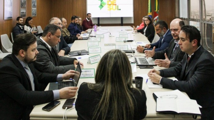 A apresentação do projeto Visão Regional 2040 marcou o segundo dia de reuniões da comissão do Codesul -Foto: Luís Dadalt/Ascom SPGG