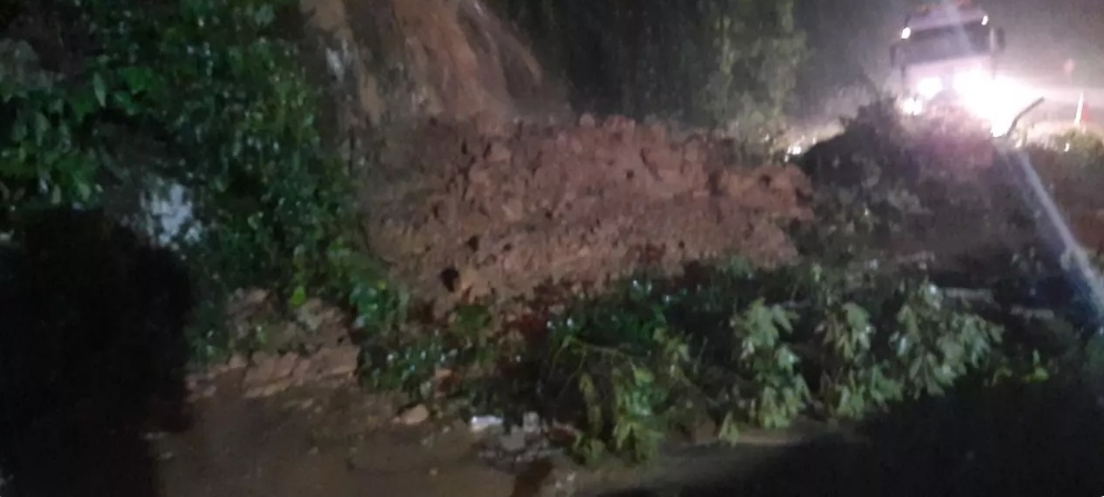 Deslizamento bloqueia ERS-400 entre Candelária e Sobradinho, Rio Grande do  Sul