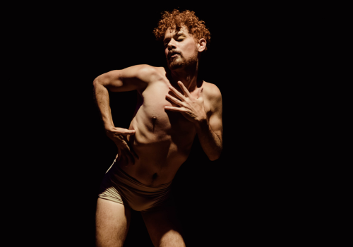 O artista-docente Jackson Almeida (Fotografia: Larissa Pedrosa)