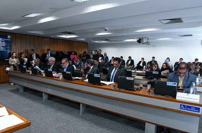 Cabe à Comissão de Educação votar projetos de concessão de títulos de 