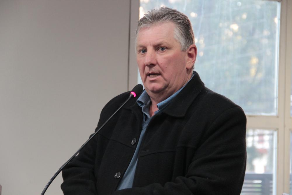 O vereador Paco expôs a situação na tribuna da sessão do último dia 12 de junho. Crédito: Divulgação/Câmara de Vereadores 