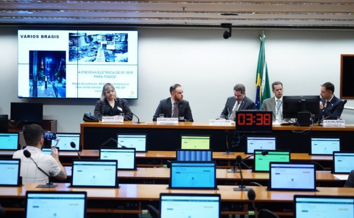 Comissão de Minas e Energia se reuniu nesta terça-feira - (Foto: Pablo Valadares / Câmara dos Deputados)