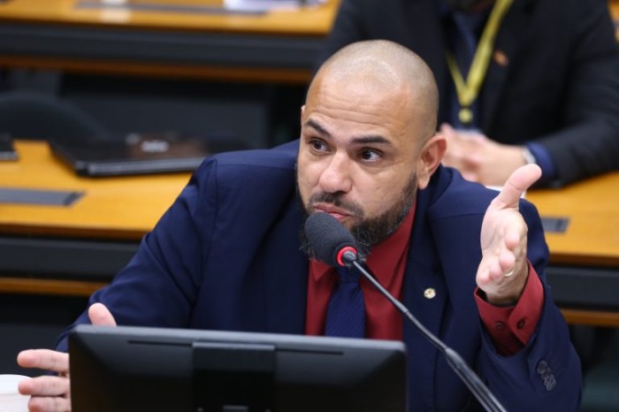 Sargento Portugal: conhecimento em Libras amplia oportunidades de inclusão - (Foto: Vinicius Loures/Câmara dos Deputados)