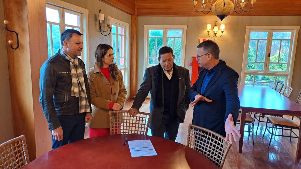 Senador Hamilton Mourão abonou a ficha de filiação de Daniel Amadio no Republicanos - Foto: Divulgação