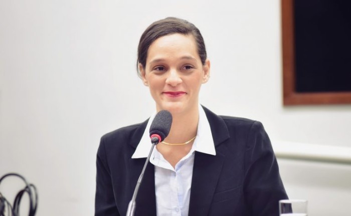 Mariana Zan, advogada do Instituto Alana - (Foto: Zeca Ribeiro/Câmara dos Deputados)