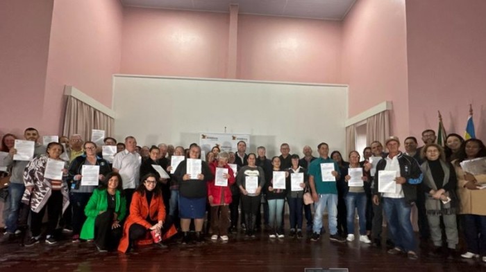 Foram entregues 144 matrículas com o respectivo termo de legitimação fundiária -Foto: Árima Stock/Ascom Sehab