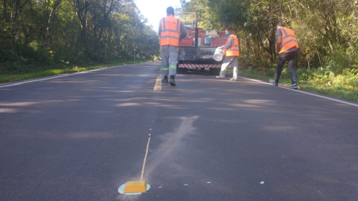 Implantação de tachas é um dos serviços realizados -Foto: Raphael Nunes/Ascom EGR