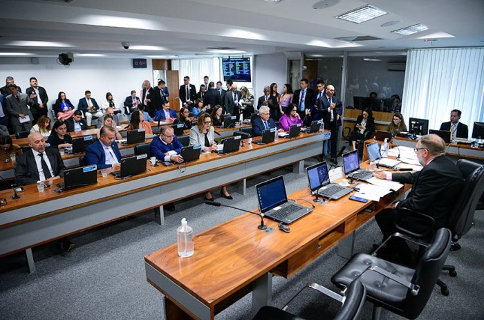 A Comissão de Educação se reúne para analisar pauta com 13 projetos e 3 requerimentos - Foto: Pedro França/Agência Senado