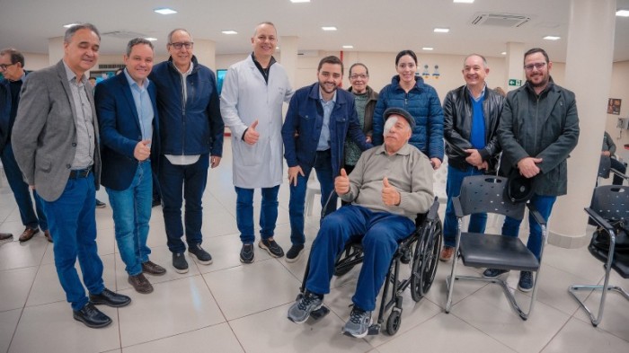 No Hospital de Olhos Lions, Gabriel conversou com pacientes e conferiu equipamentos adquiridos com recursos do Avançar na Saúde -Foto: Joel Vargas/GVG