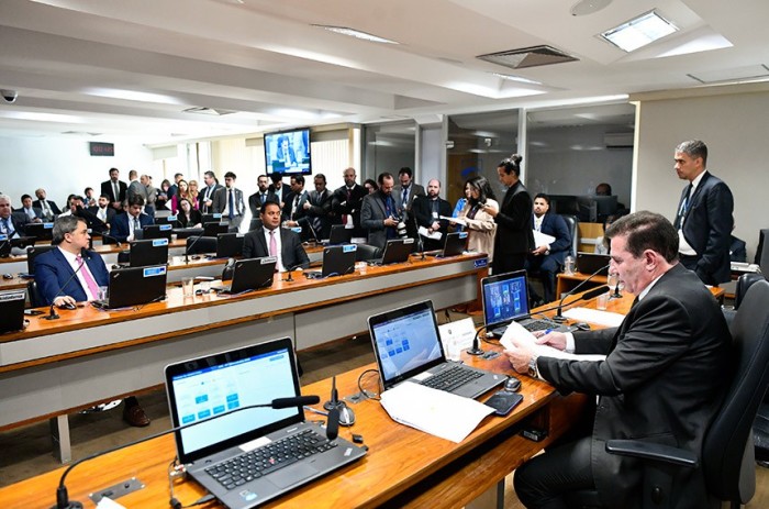 A Comissão de Assuntos Econômicos aprovou o relatório do senador Esperidião Amin - Foto: Geraldo Magela/Agência Senado