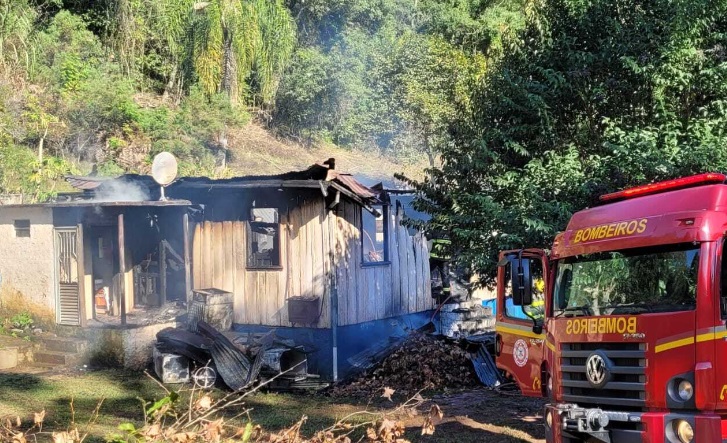 Incêndio atinge casa no interior de Bento Gonçalves