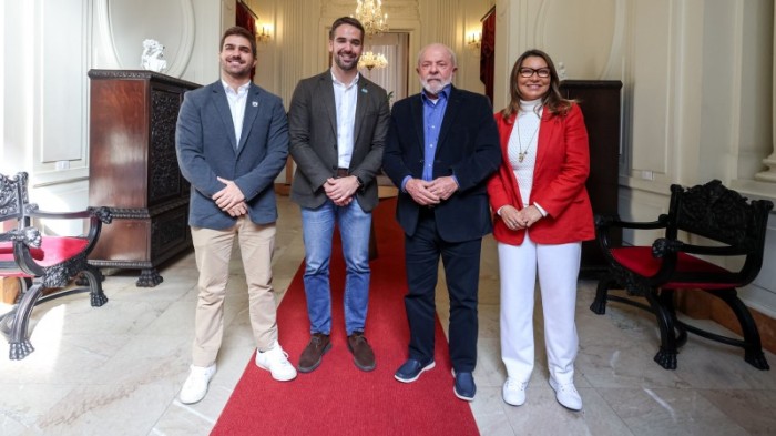 Thalis, Leite, Lula e Janja antes do almoço que reuniu autoridades no Piratini -Foto: Gustavo Mansur/Secom