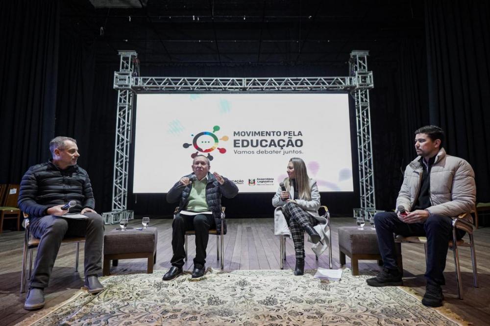 Bento Gonçalves sedia encontro para discutir os rumos da Educação no RS