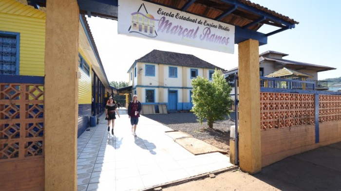 Mutirão de limpeza após os estragos do ciclone deixou a escola em condições de receber seus 420 alunos -Foto: Luís André Pinto/Secom