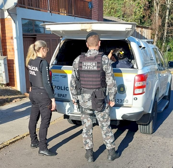 Mulher é presa com tijolo de maconha em casa em Bento Gonçalves