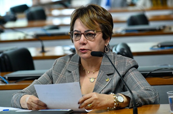 Jussara Lima leu o relatório de Nelsinho Trad - Foto: Geraldo Magela/Agência Senado
