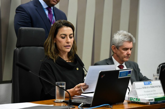 A presidente da CRA, Soraya Thronicke, e Jaime Bagattoli, eleito vice-presidente da comissão - Foto: Roque de Sá/Agência Senado