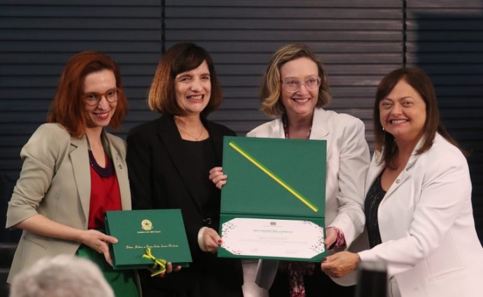 Cientistas agraciadas: Luciane Bisognin Ceretta, Deborah Carvalho Malta e Eliete Bouskela - (Foto: Câmara dos Deputados)