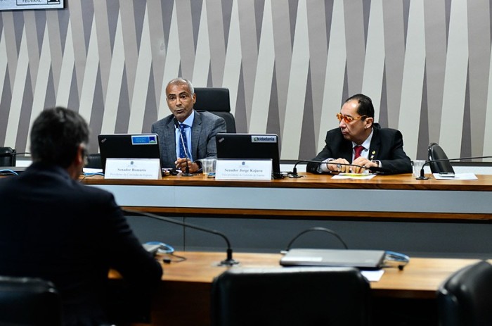Os senadores Romário e Jorge Kajuru em reunião da Comissão de Esporte, recém-criada no Senado - Foto: Geraldo Magela/Agência Senado