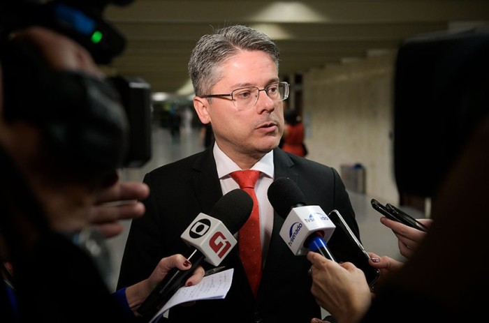 Alessandro destacou que a conclusão das obras pode gerar 450 mil vagas na rede pública de ensino no país - Foto: Pedro França/Agência Senado