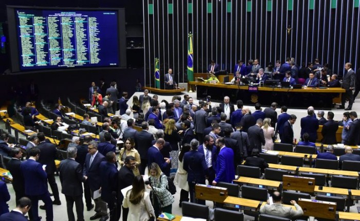 Deputados na sessão do Plenário desta quinta-feira - (Foto: Zeca Ribeiro/Câmara dos Deputados)