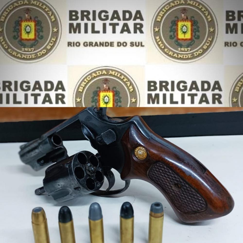 Homem é preso por porte ilegal de arma de fogo no bairro Licorsul