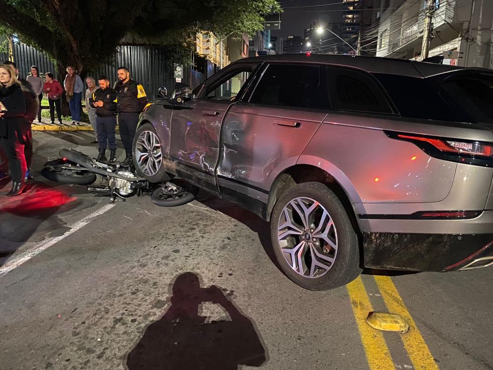 Motociclista fica ferido em acidente no Centro de Bento Gonçalves