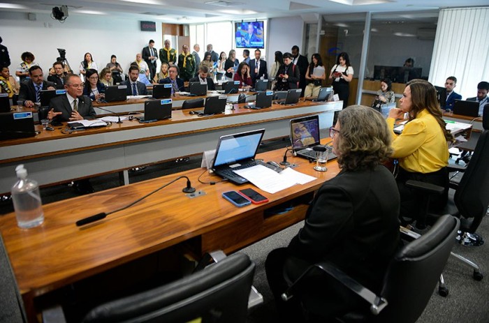 Aprovado pela Comissão de Educação, o projeto prevê sanções para universidades que não coibirem trotes abusivos - Foto: Pedro França/Agência Senado