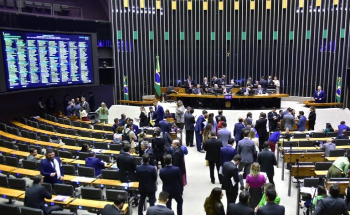 Parlamentares na sessão do Congresso Nacional desta quarta-feira - (Foto: Zeca Ribeiro/Câmara dos Deputados)