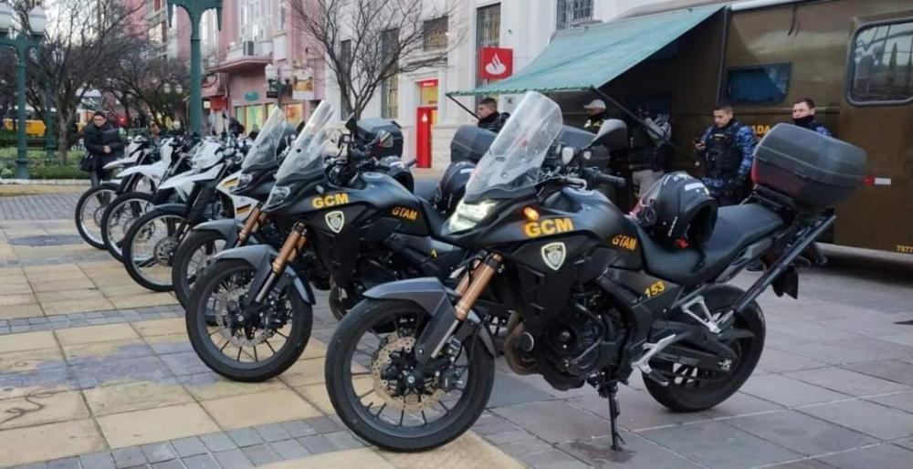Dupla é presa por furto em estabelecimento comercial no bairro Botafogo
