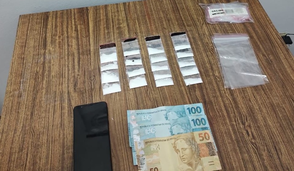Indivíduo que fazia tele-entrega de drogas é preso no centro de Farroupilha