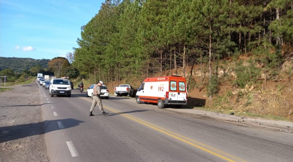 Acidente entre carro e caminhão deixa um ferido em Farroupilha