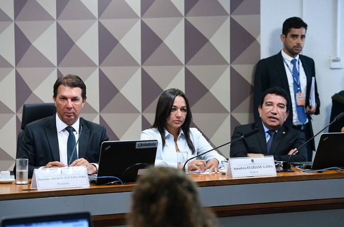 Arthur Maia, Eliziane e Magno Malta nesta terça; pedido da oposição foi atendido pelo presidente da CPMI - Foto: Edilson Rodrigues/Agência Senado
