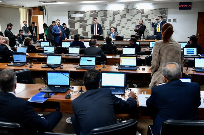 O projeto ainda será submetido a turno suplementar de votação e, se aprovado, vai à Câmara - Foto: Geraldo Magela/Agência Senado