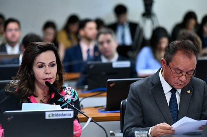 A relatora do projeto, Dorinha Seabra, e Zequinha Marinho na reunião desta terça - Foto: Geraldo Magela/Agência Senado