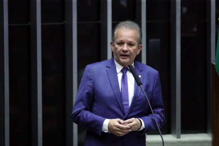 Para Figueiredo, tolerância atual é insuficiente especialmente para pessoas com pouca mobilidade - (Foto: Bruno Spada/Câmara dos Deputados)