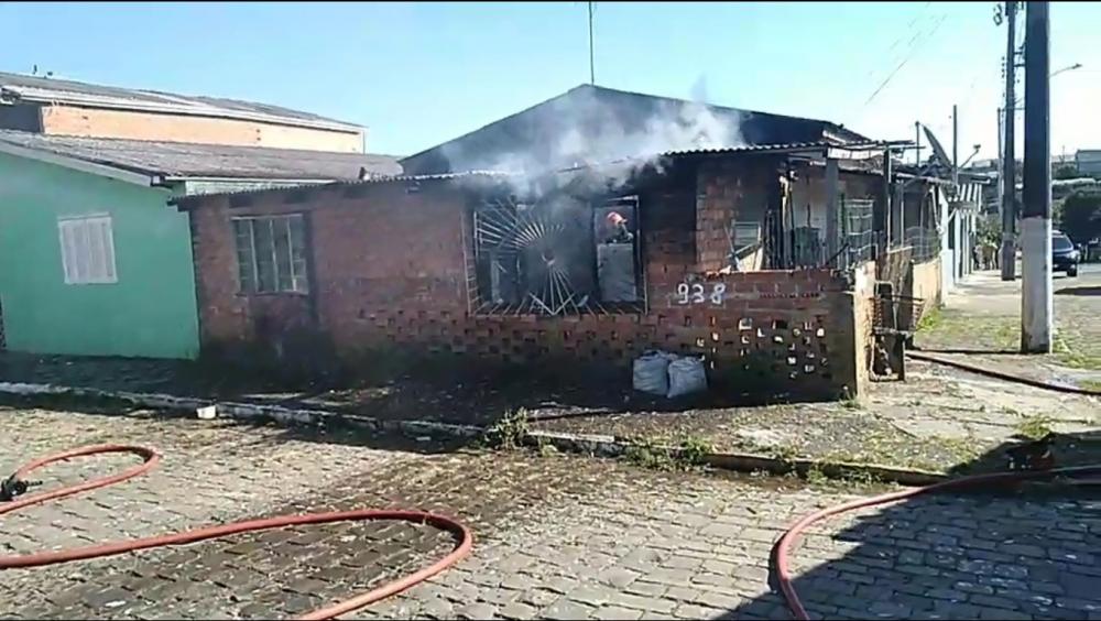 Incêndio destrói parcialmente residência no bairro Bela Vista I, em Garibaldi