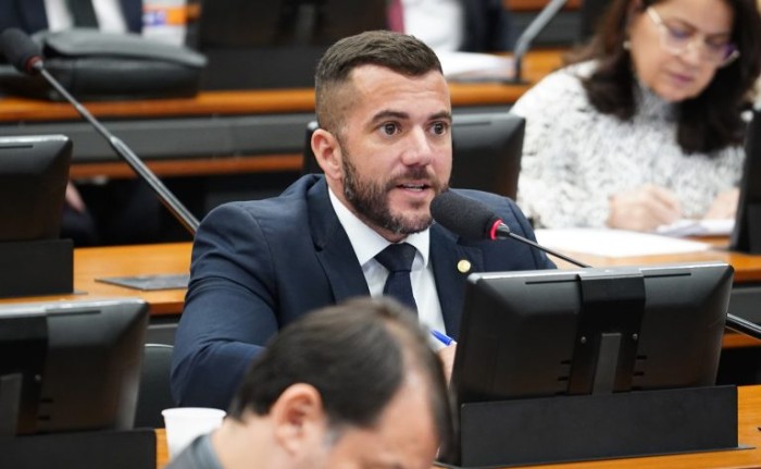 O relator, Carlos Jordy, defendeu a aprovação da proposta - (Foto: Pablo Valadares/Câmara dos Deputados)