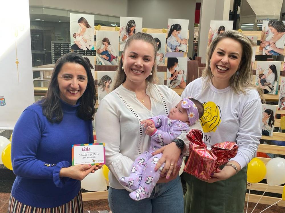A vencedora foi agraciada com um book contendo fotos do Estúdio Pavan e com maquiagem inclusa, além da faixa de Madrinha da Amamentação 2023.