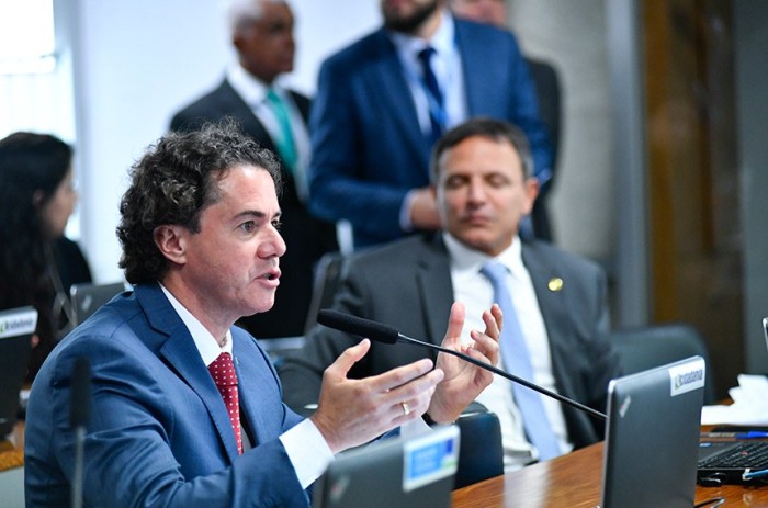 Veneziano foi o relator da proposta de Eduardo Braga, que segue para a Câmara dos Deputados - Foto: Geraldo Magela/Agência Senado