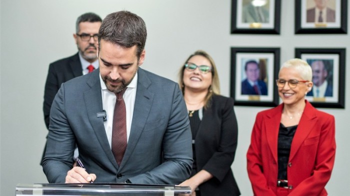 Estado e Correios renovam cessão de uso de prédio do Memorial do Rio Grande do Sul