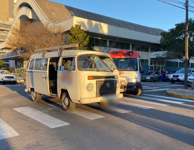 Homem é atropelado por uma Kombi em Farroupilha