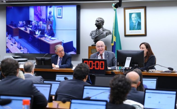 Reunião da comissão dedicada ao estudo de iniciativas para transição energética - (Foto: Vinicius Loures/Câmara dos Deputados)